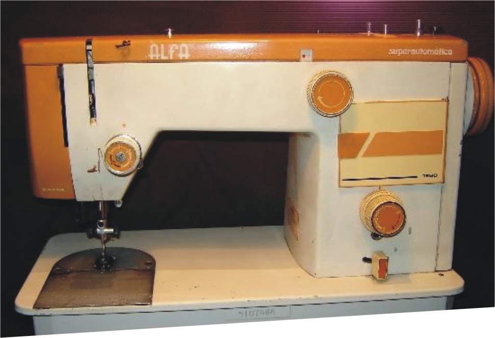 Maquina de coser Modelo Alfa 11000  Antigua Casa Capó, fundada en 1920